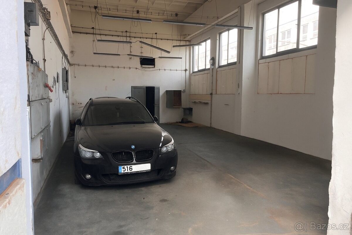 Sklady, Hodonín, 695 01