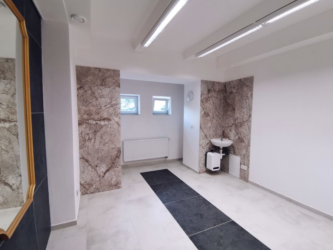 Pronájem obchodní prostory - Sušice, 342 01, 18 m²