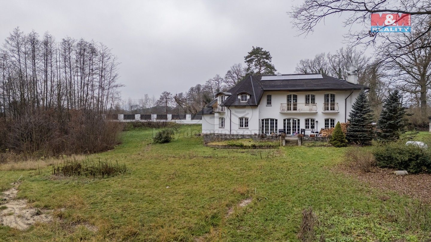 Prodej rodinný dům - Rybnov, Holany, 479 m²