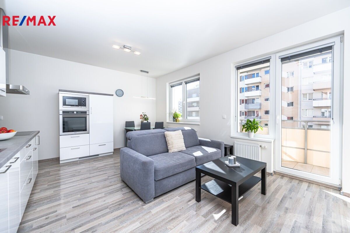 Pronájem byt 1+kk - Miloše Havla, Praha, 36 m²