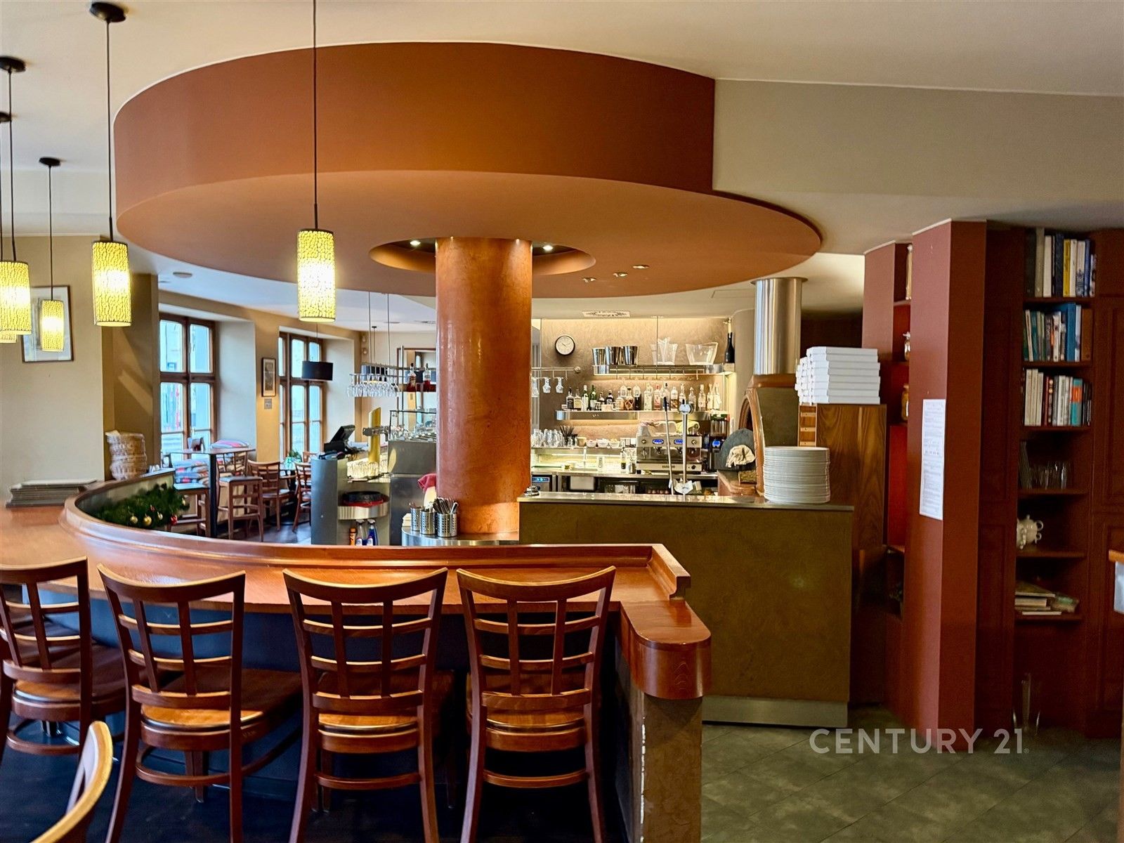 Restaurace, Arnošta z Pardubic, Úvaly, 723 m²