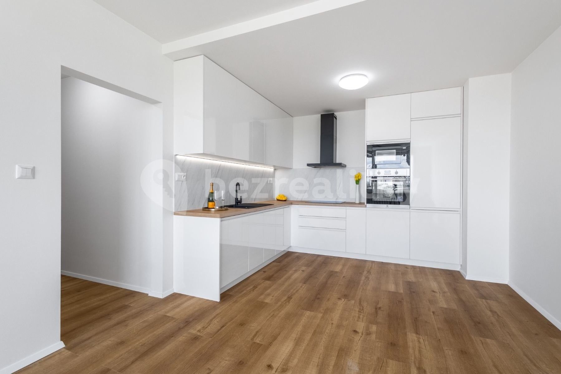 3+kk, Valentova, Praha, 67 m²