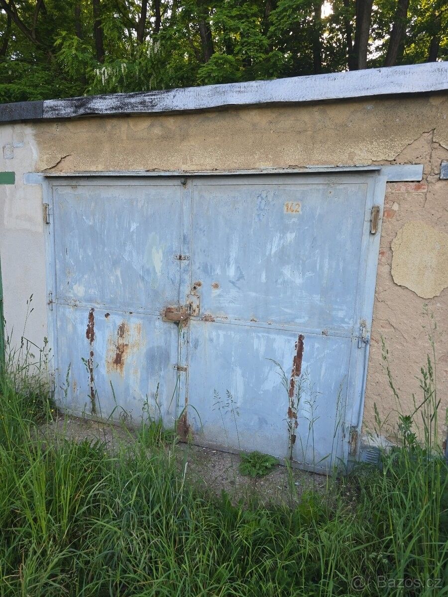 Garáže, Chvaletice, 533 12