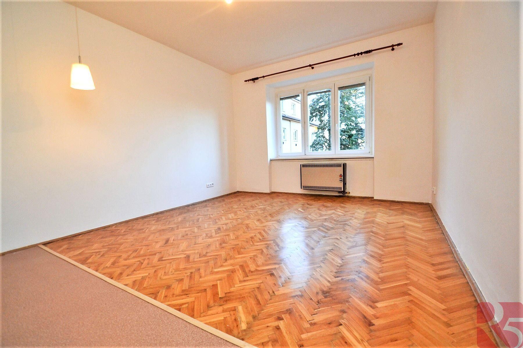 Pronájem byt 1+kk - Sdružení, Praha, 32 m²