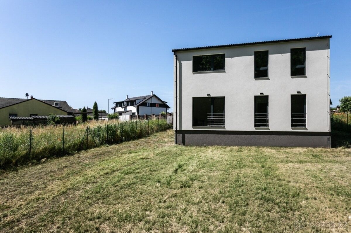 Rodinné domy, Mratín, 250 63