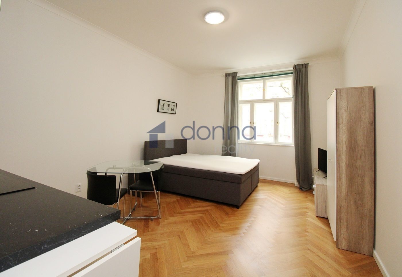 Pronájem byt 1+kk - Slavíkova, Praha, 27 m²