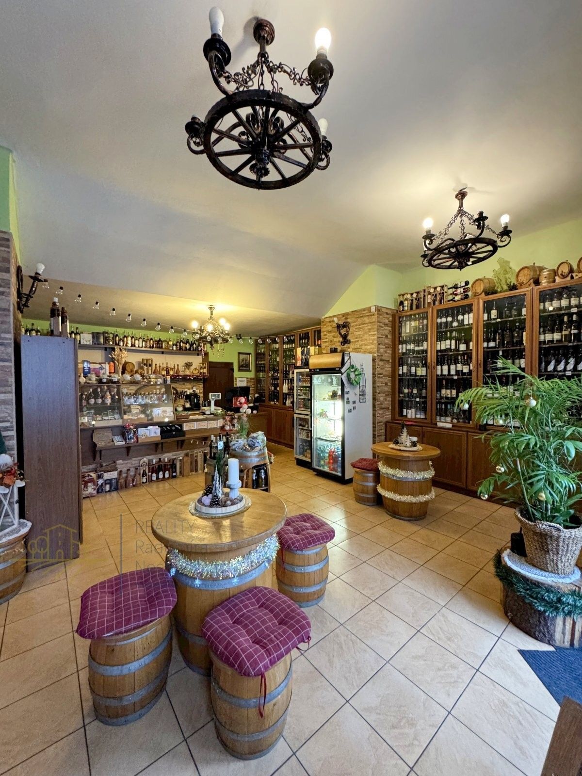 Restaurace, náměstí Českého Ráje, Turnov, 120 m²