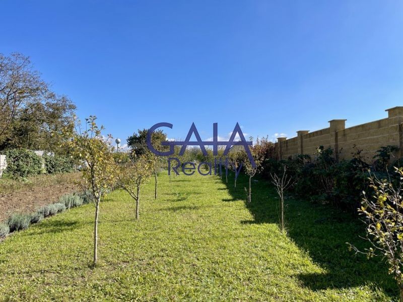 Zahrady, Ostrožská, Veselí nad Moravou, 867 m²