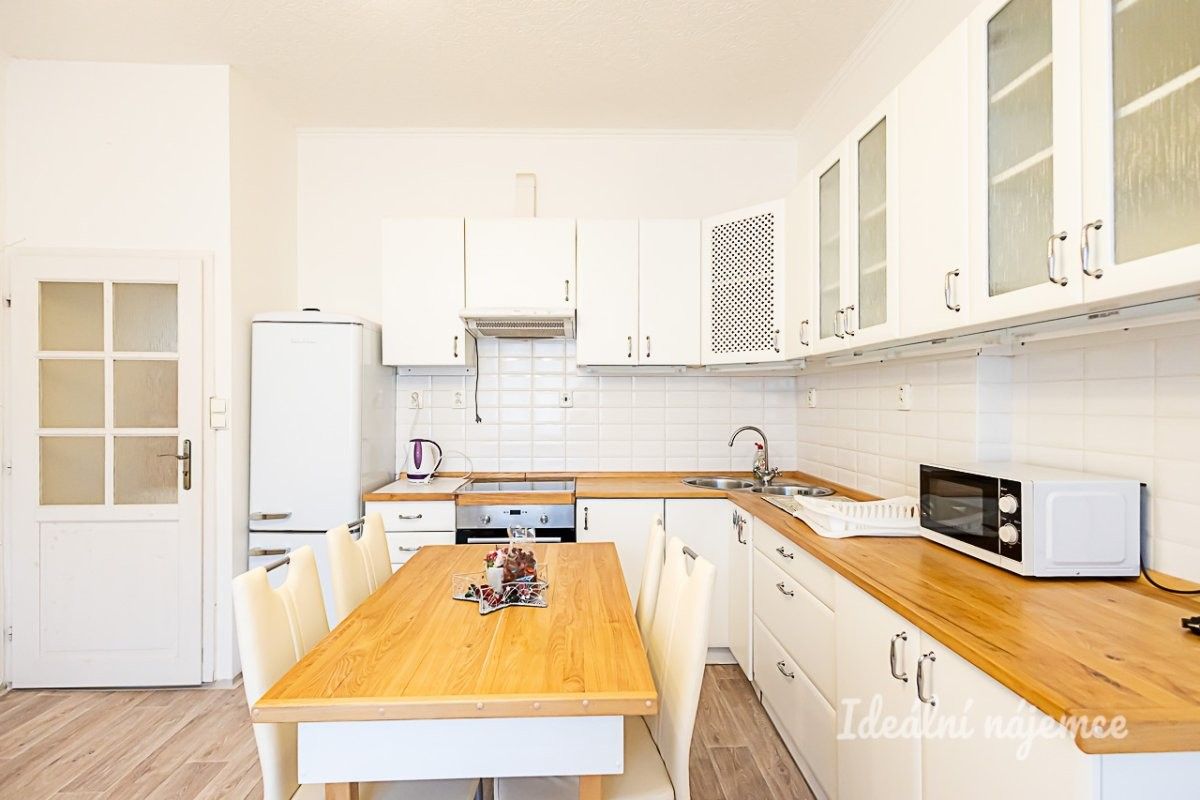 2+kk, Tusarova, Praha, 46 m²