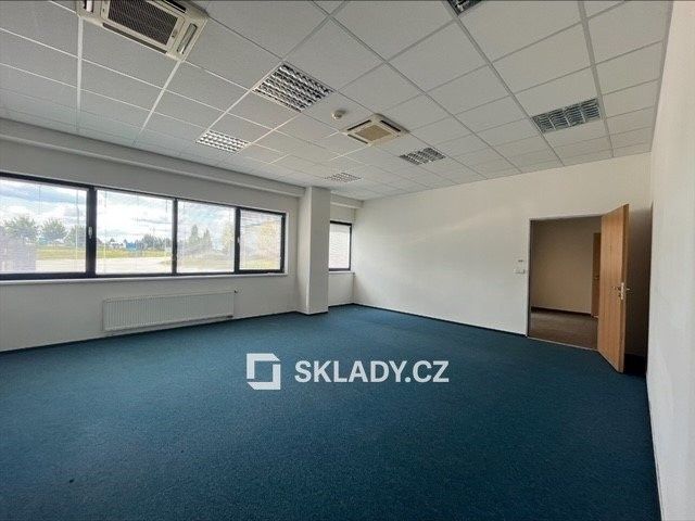 Pronájem obchodní prostory - Dobrovíz, 1 400 m²