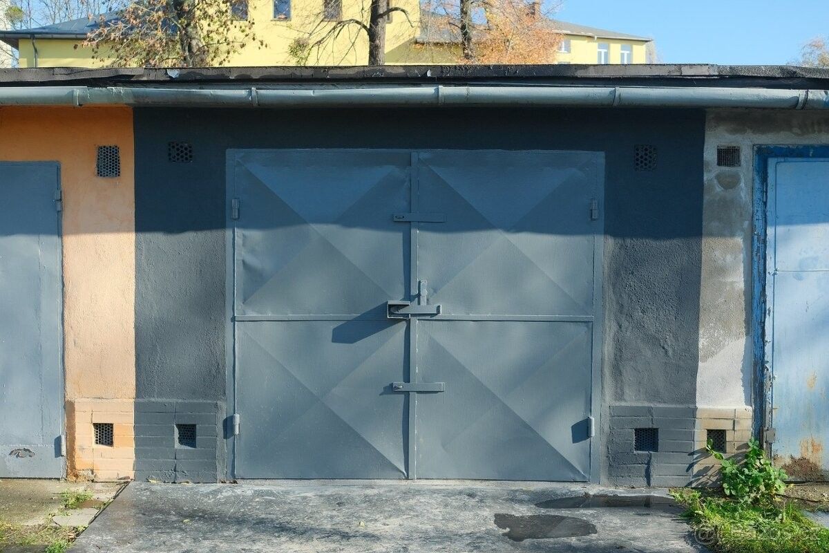Garáže, Ostrava, 702 00