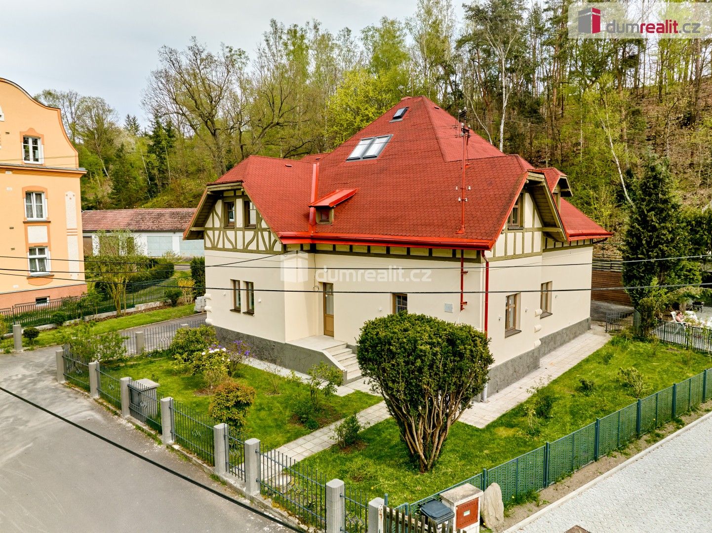 Prodej rodinný dům - Pod Strání, Dalovice, 334 m²