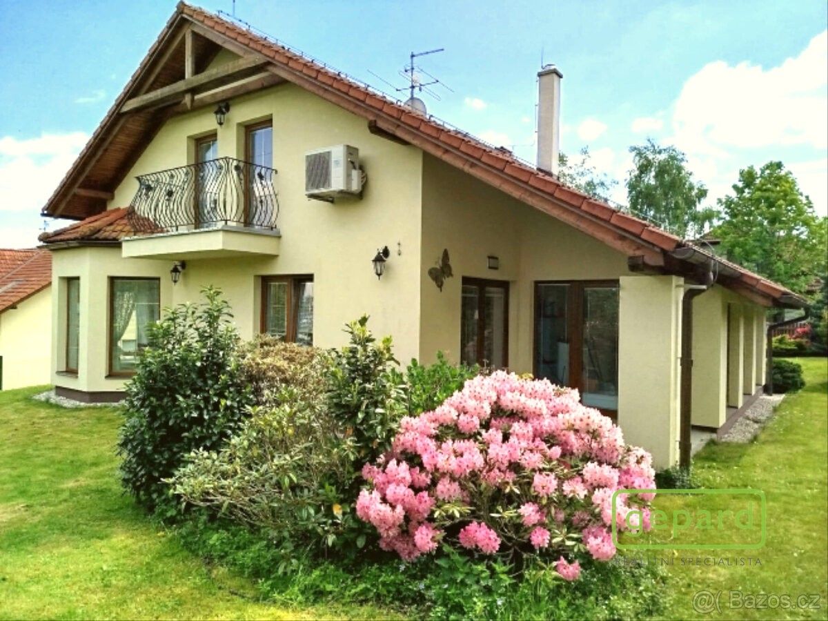 Rodinné domy, Římov, 373 24