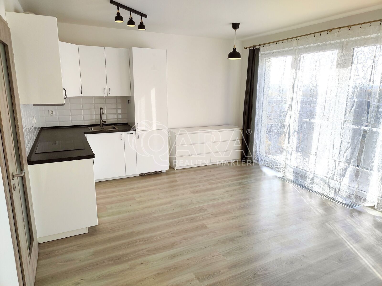 Pronájem byt 1+kk - Toufarova, Praha, 37 m²