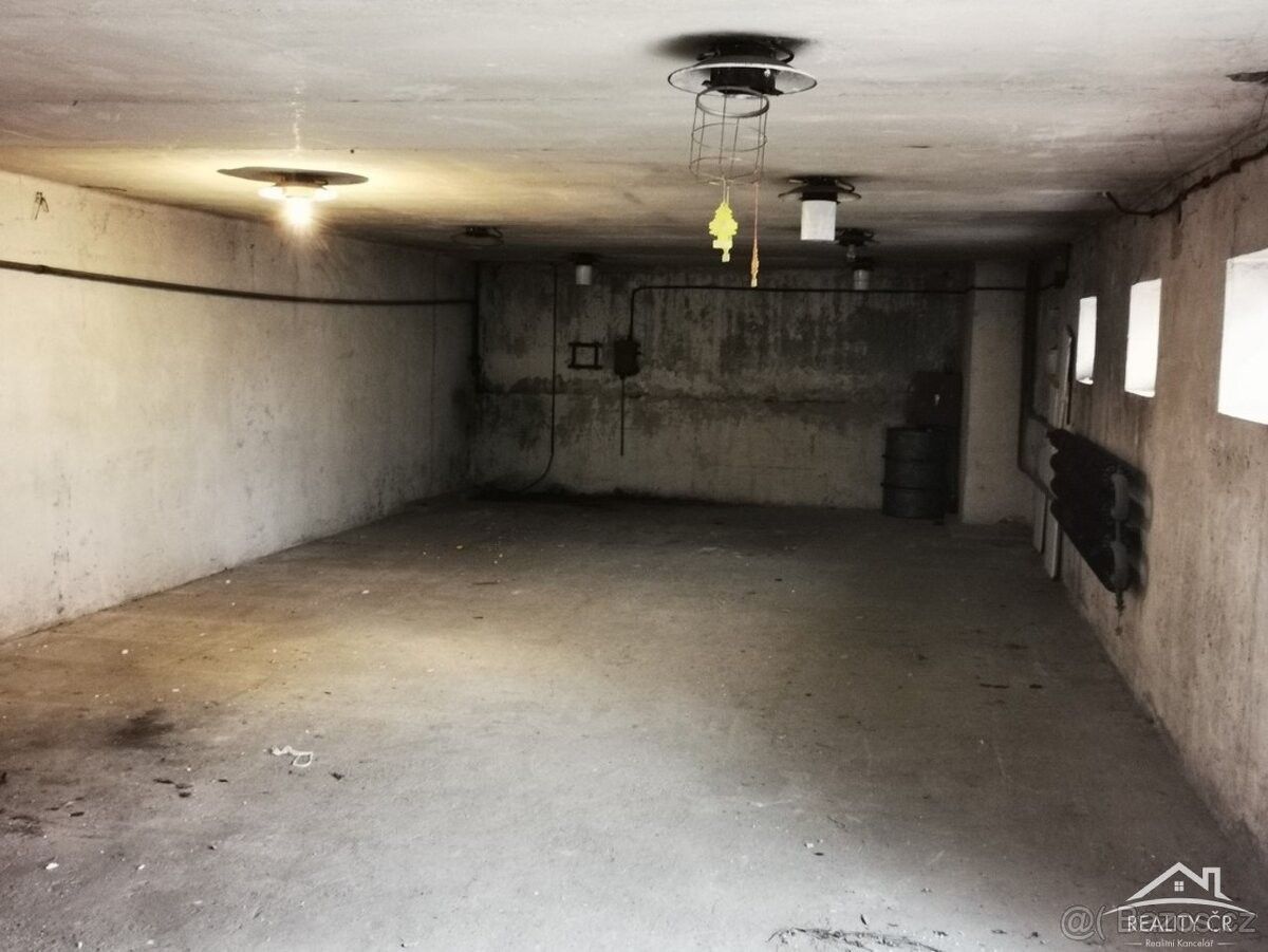 Garáže, Jihlava, 586 01