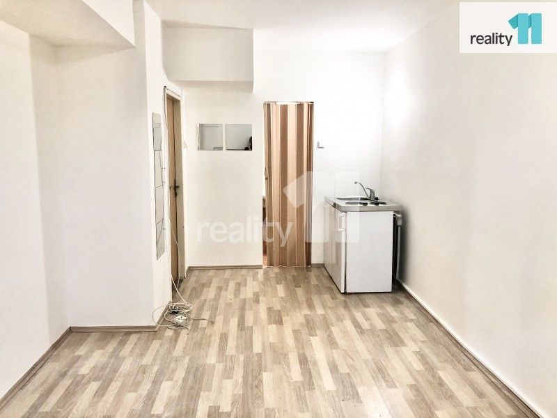 1+kk, Chudenická, Praha, 17 m²