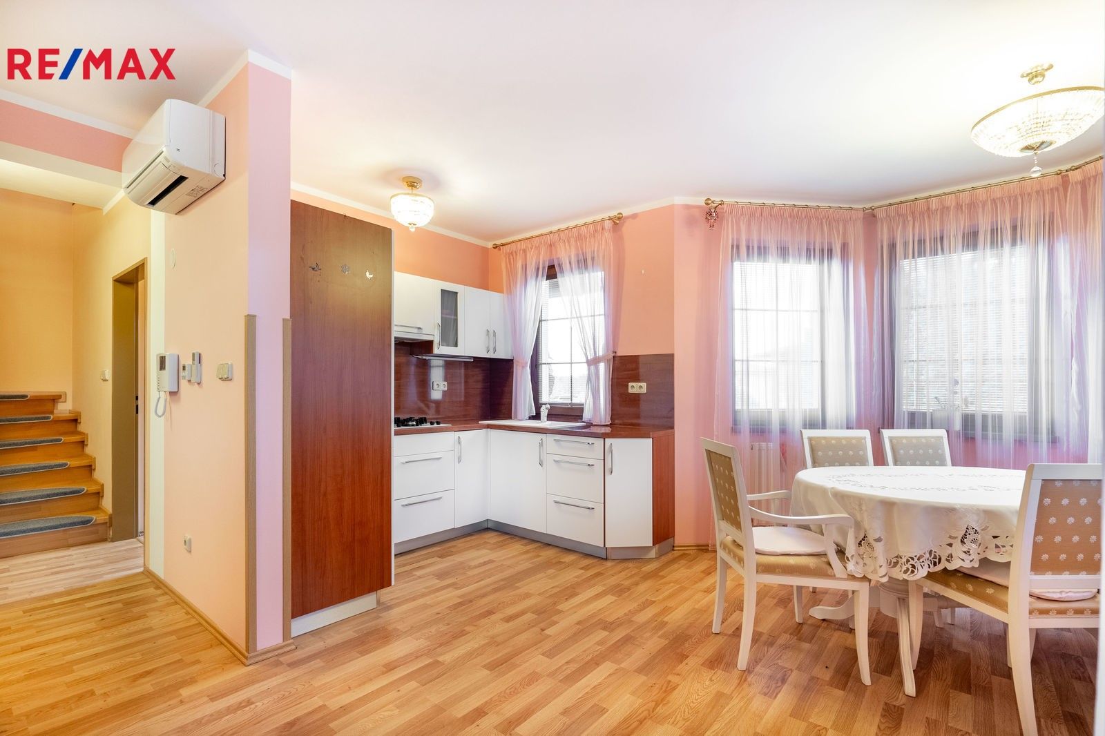 Prodej dům - Jenišov, 190 m²