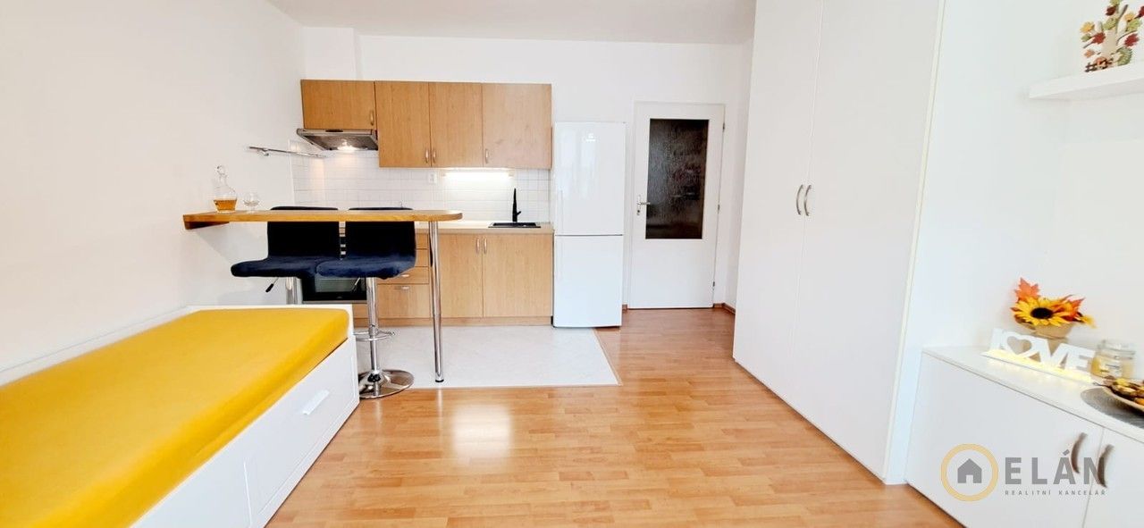 Prodej byt 1+kk - Pelušková, Praha, 27 m²