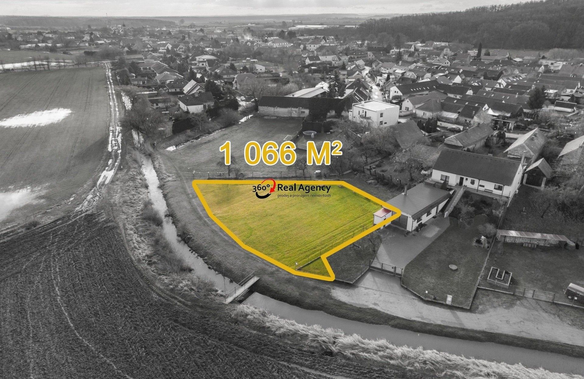 Prodej pozemek pro bydlení - Semice, 1 066 m²