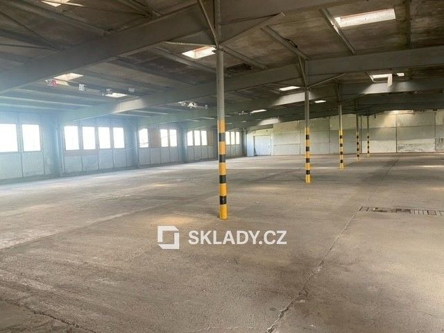 Sklady, Měnín, 717 m²