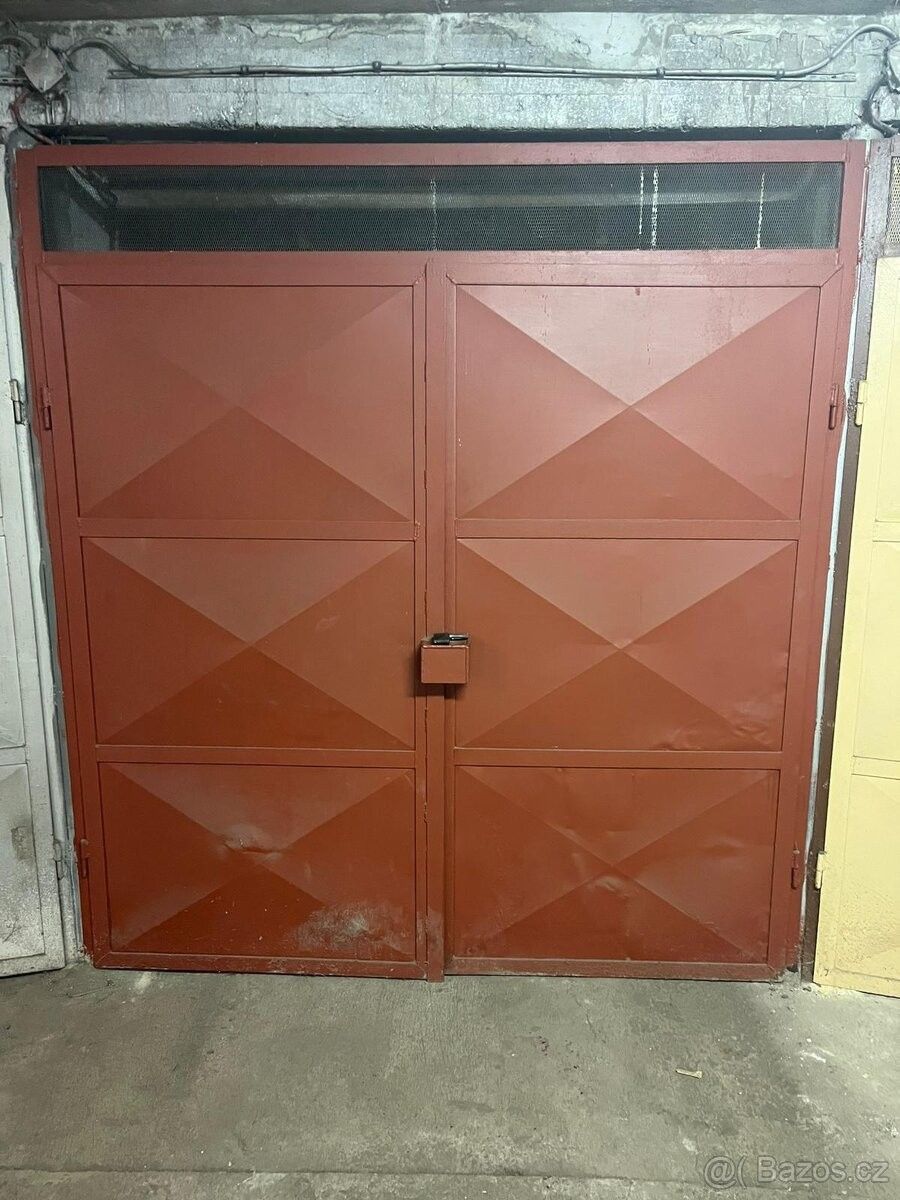 Garáže, Ostrava, 700 30