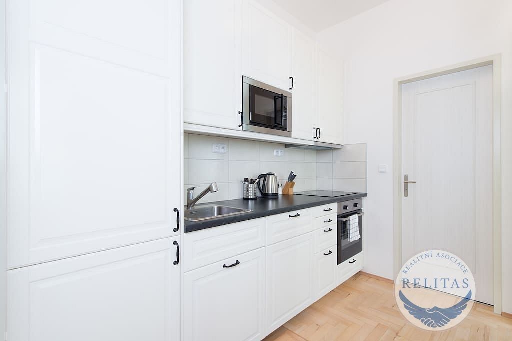 2+kk, Velehradská, Praha, 44 m²
