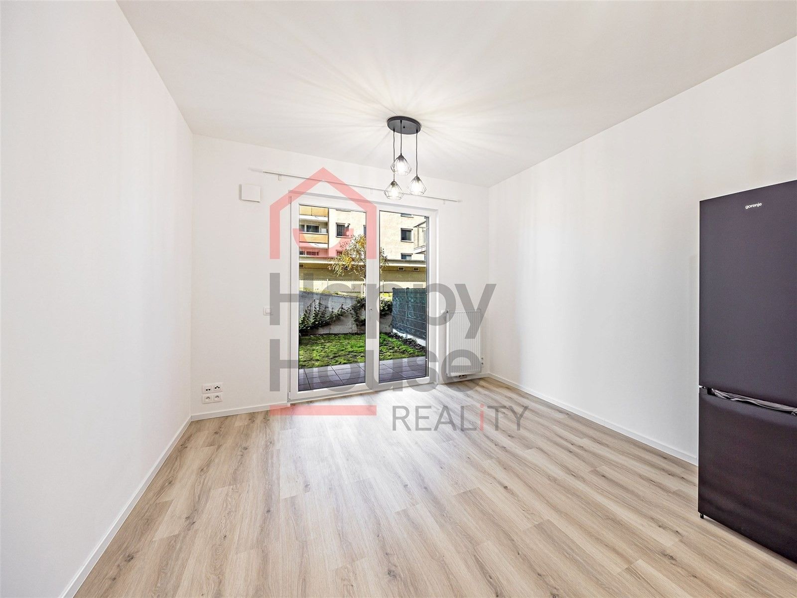 Pronájem byt 1+kk - Milánská, Praha, 27 m²