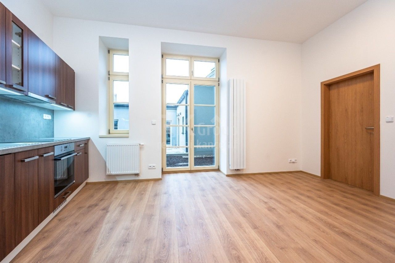 Pronájem byt 2+kk - Komenského náměstí, Slaný, 39 m²