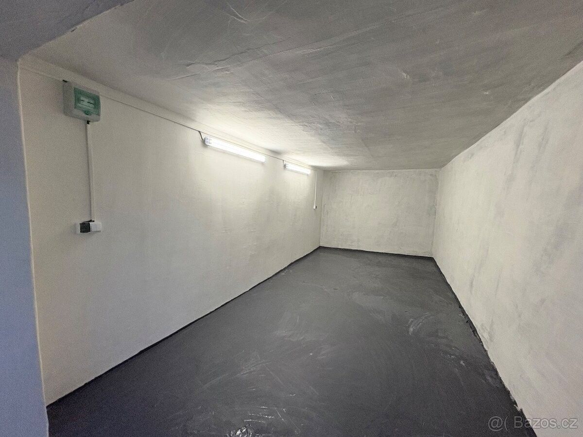 Garáže, Dobruška, 518 01