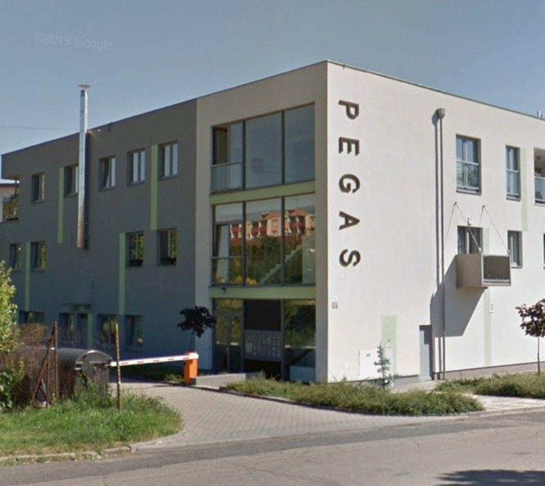 Garáže, Brno, 627 00