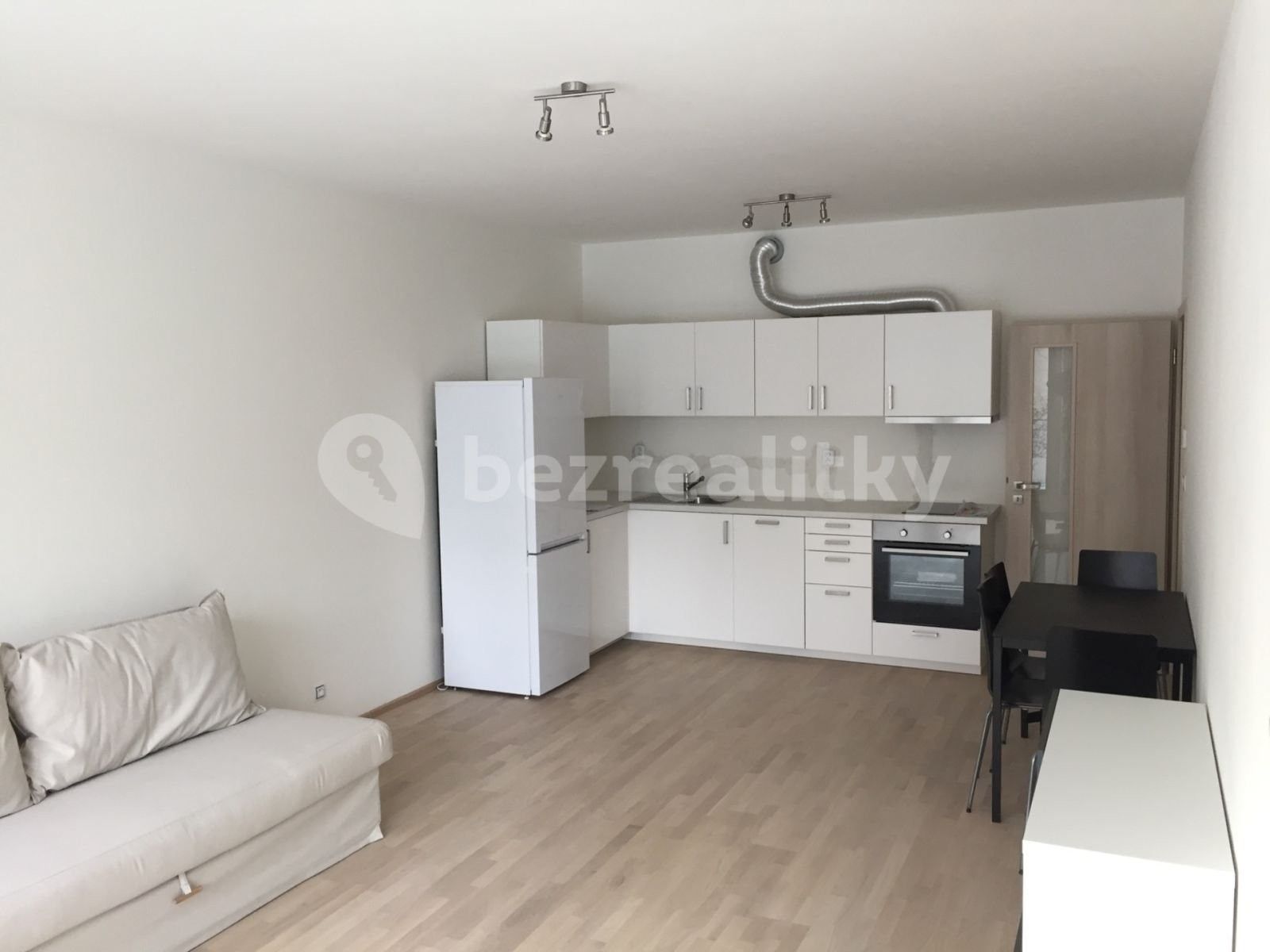 2+kk, Vojenova, Praha, 58 m²