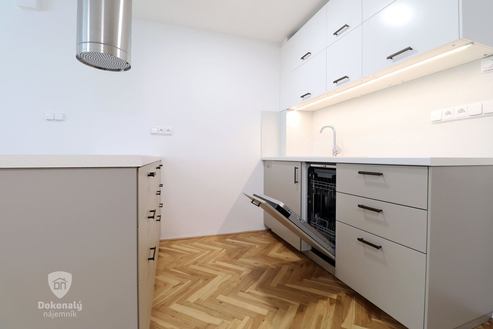 Pronájem byt 2+kk - Jaselská, Praha, 49 m²