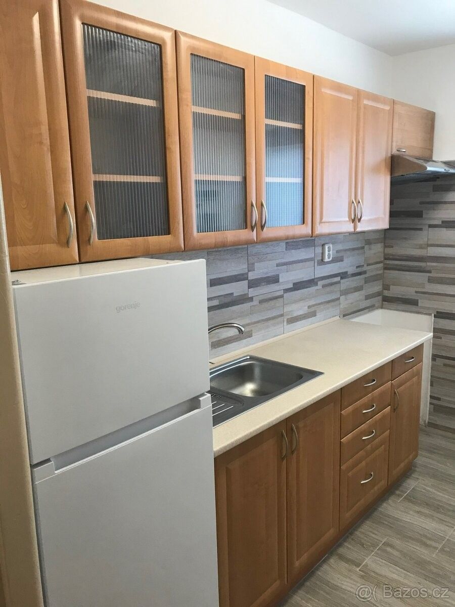 Pronájem byt - Lukov, 676 02