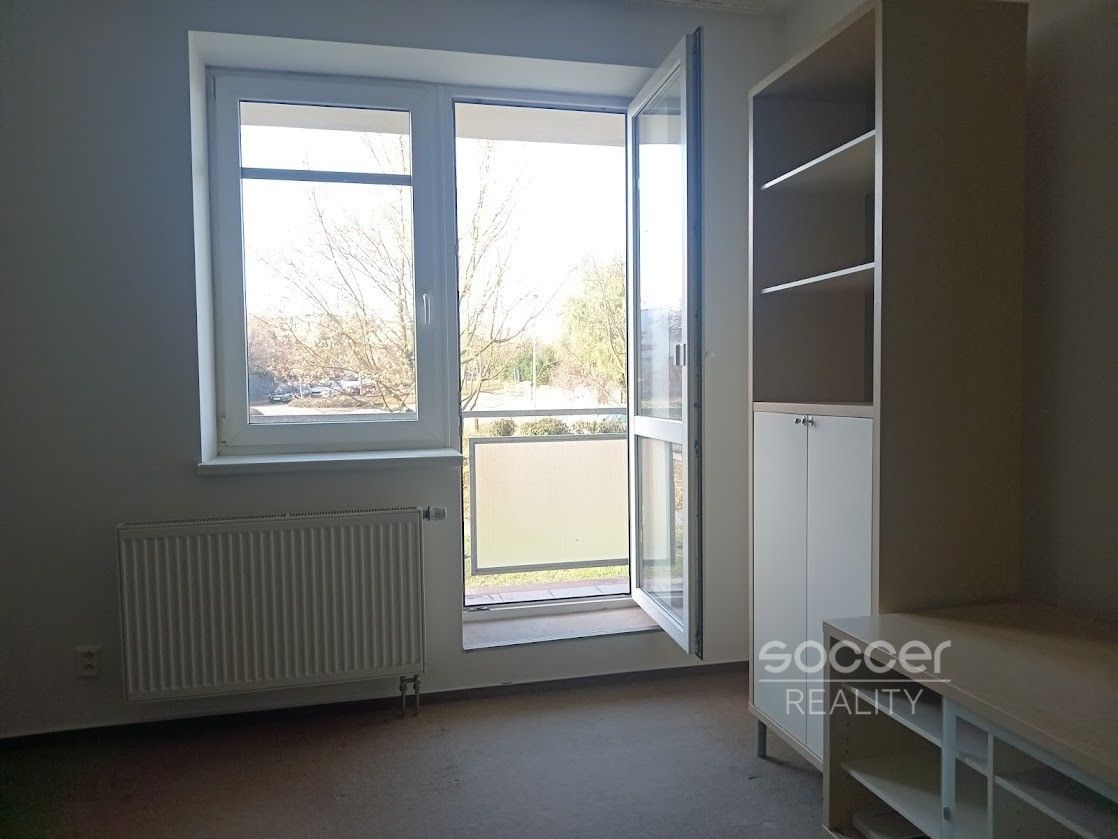 1+kk, Felklova, Roztoky, 33 m²