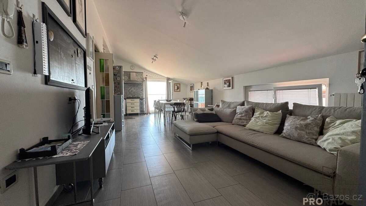 Byty, 987 66, Zahraničí