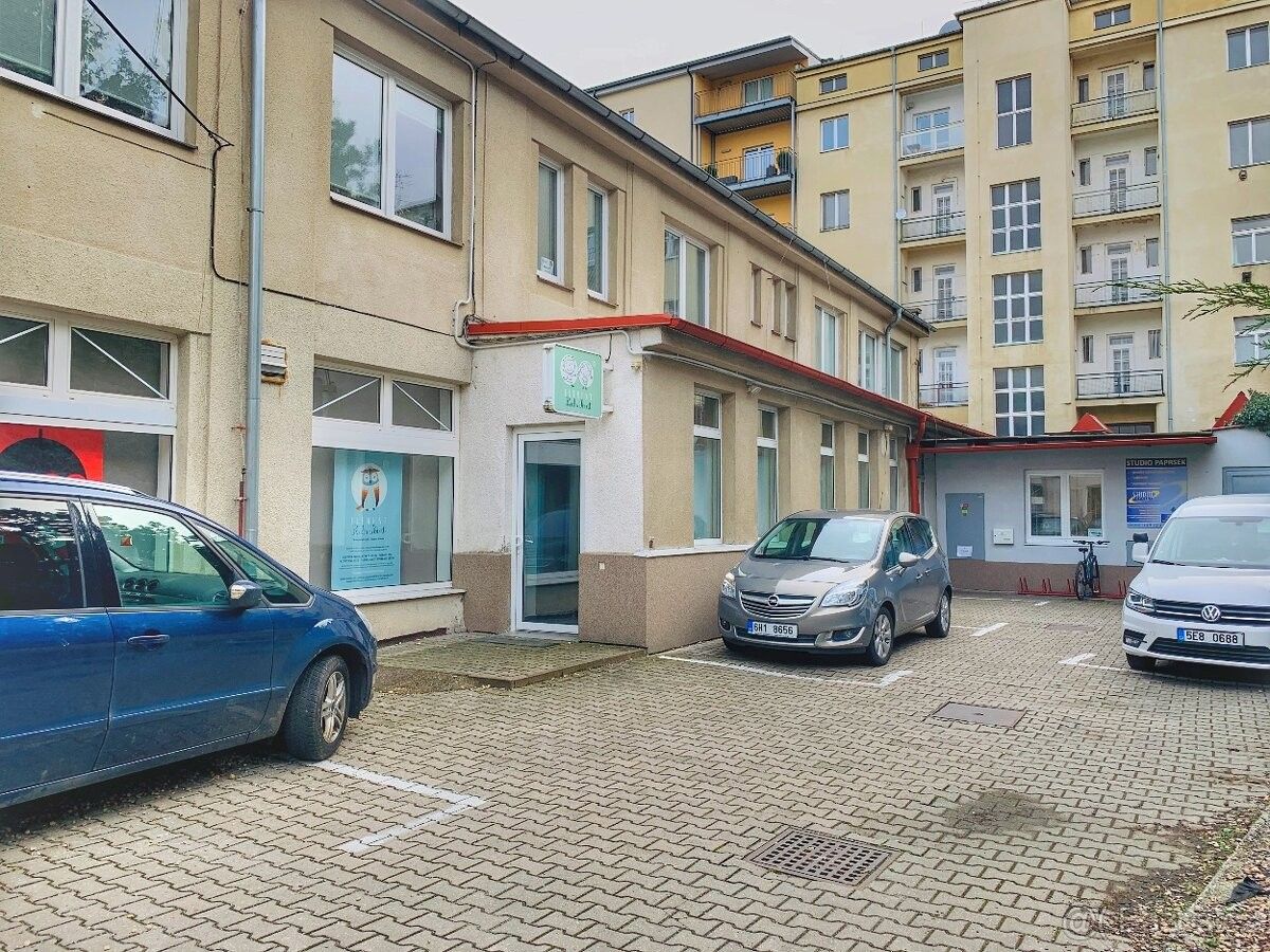 Pronájem obchodní prostory - Hradec Králové, 500 02, 236 m²