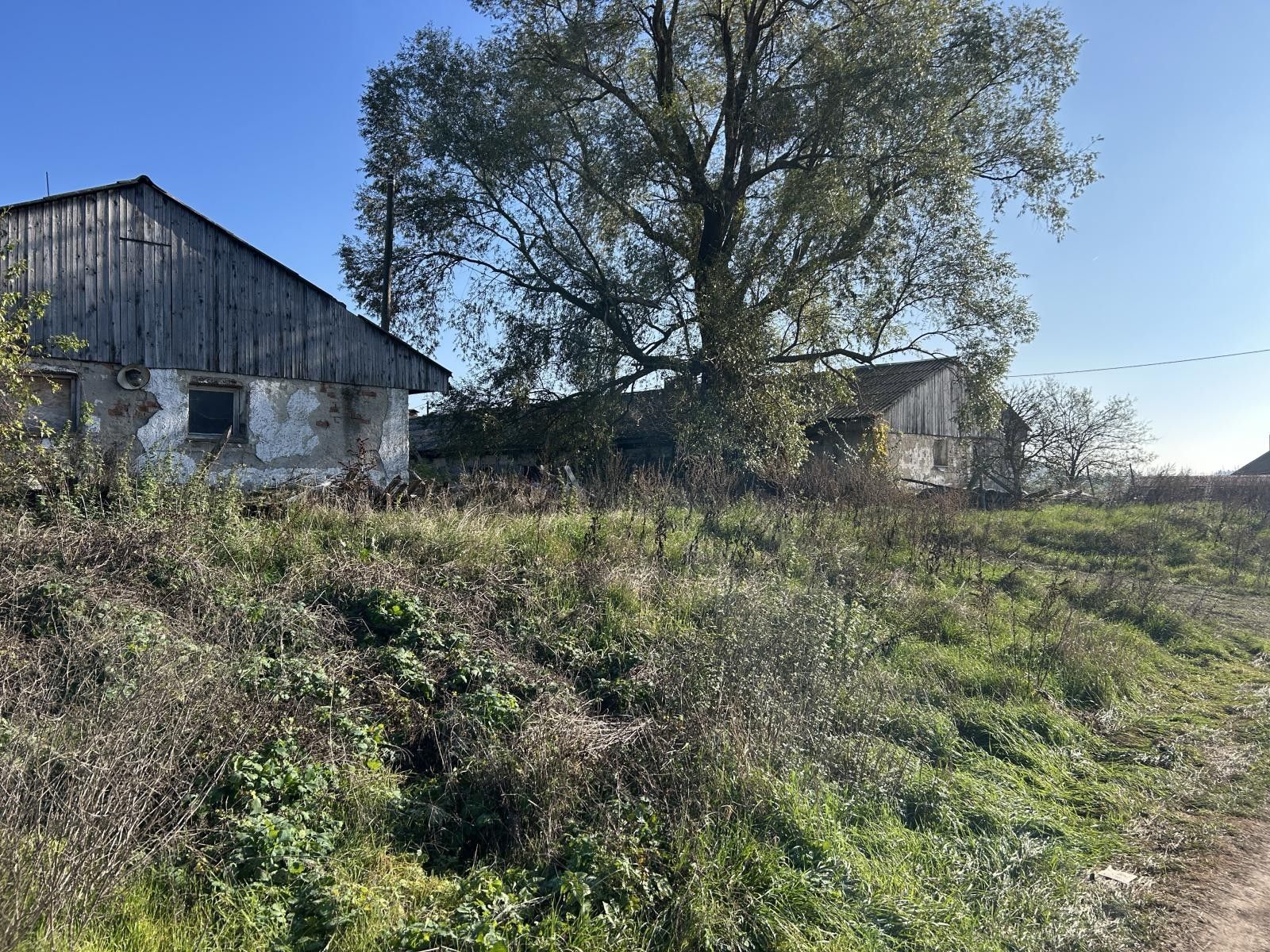 Zemědělské objekty, Lomnička, 2 400 m²