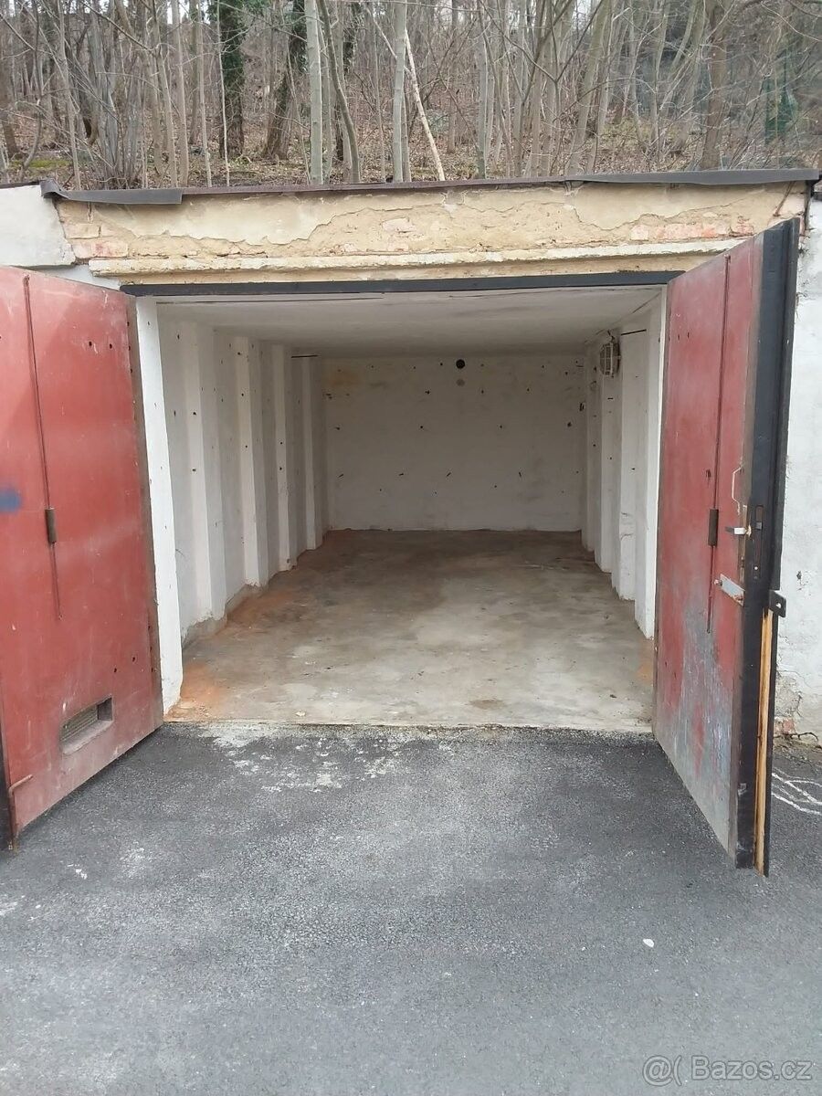 Garáže, Praha, 140 00