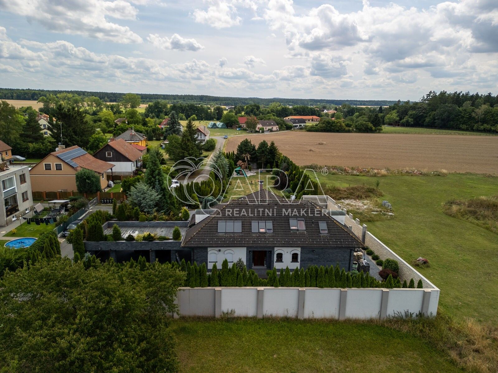 Prodej rodinný dům - Doubek, 390 m²