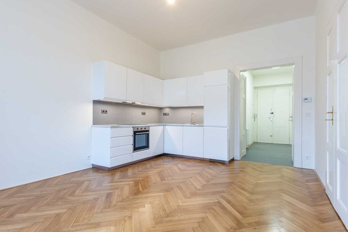 3+kk, U Nikolajky, Praha, 68 m²