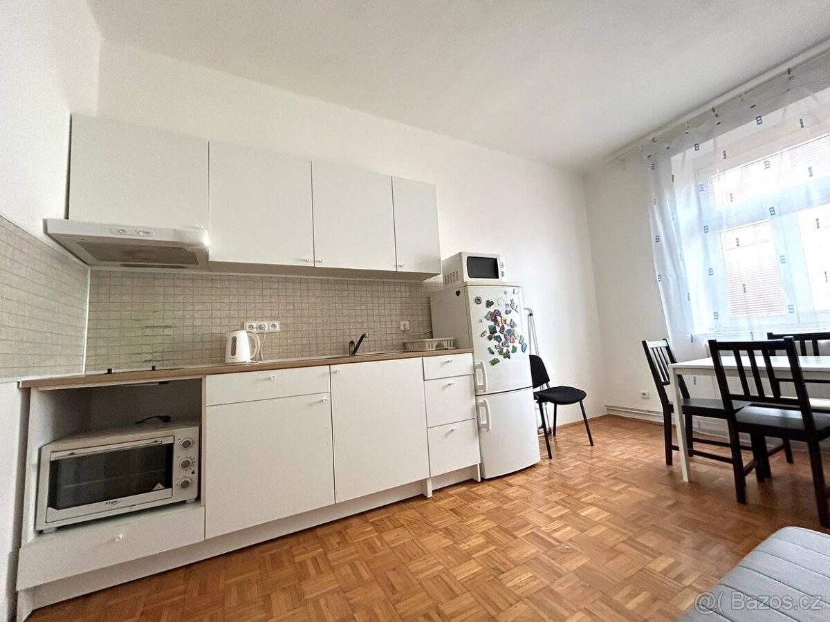Pronájem byt 1+1 - Praha, 140 00, 45 m²