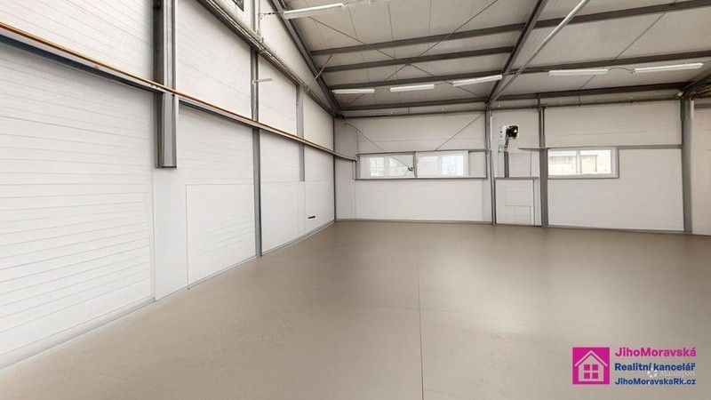 Sklady, Hodonín, 695 01