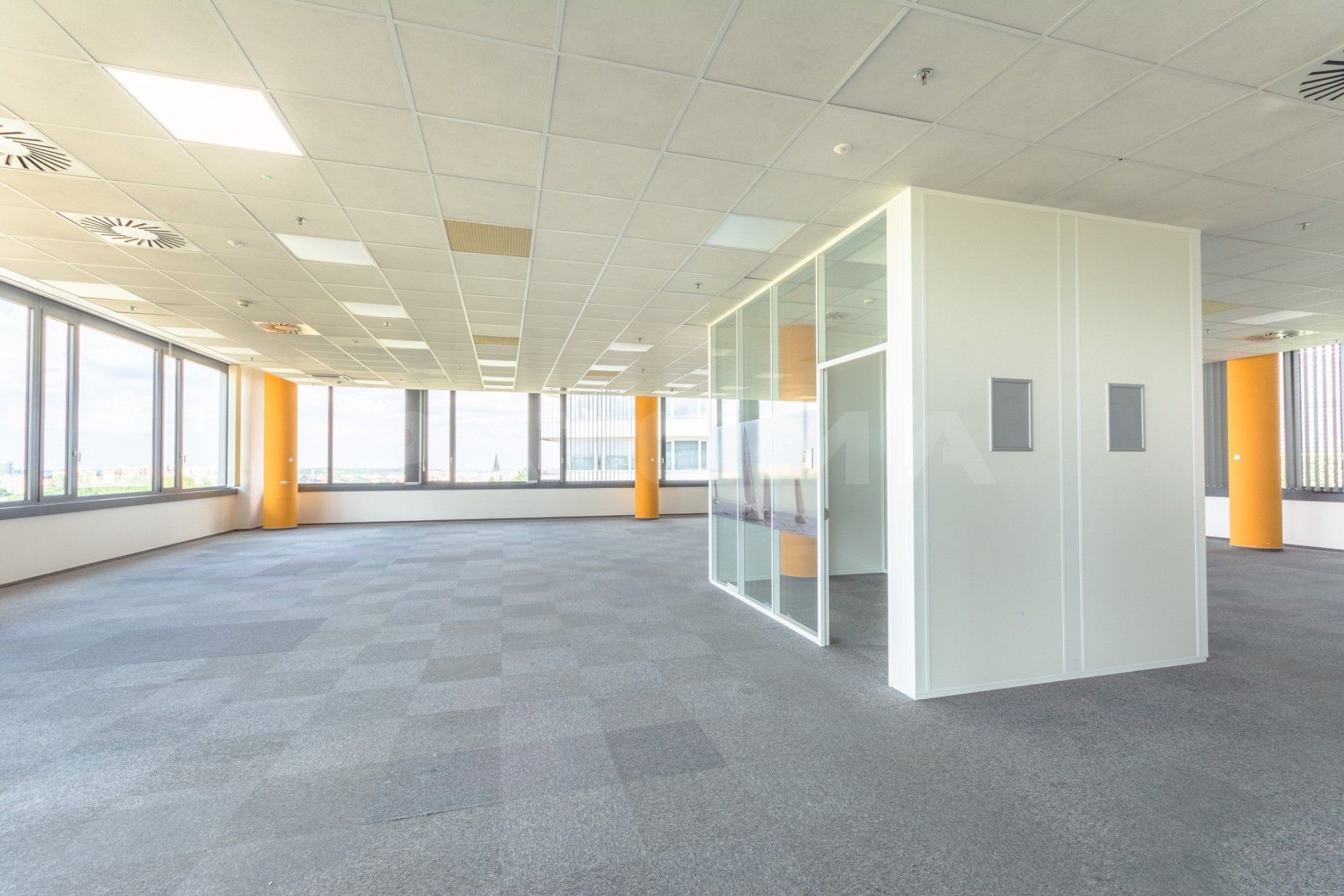 Pronájem kancelář - Siemensova, Praha, 600 m²