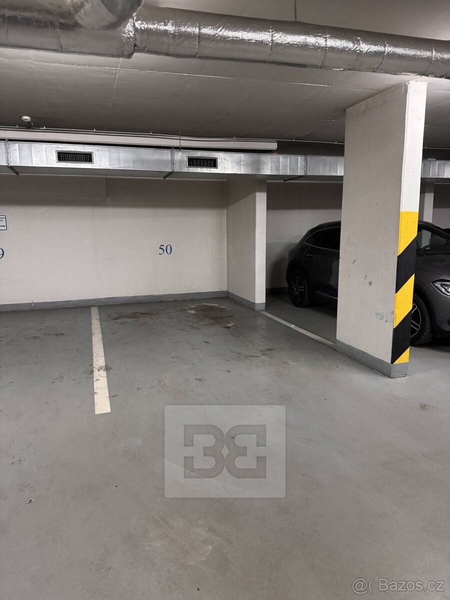 Garáže, Praha, 102 00