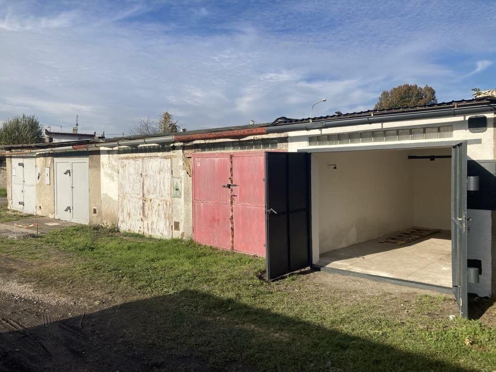 Garáže, Sionkova, Ostrava, 21 m²