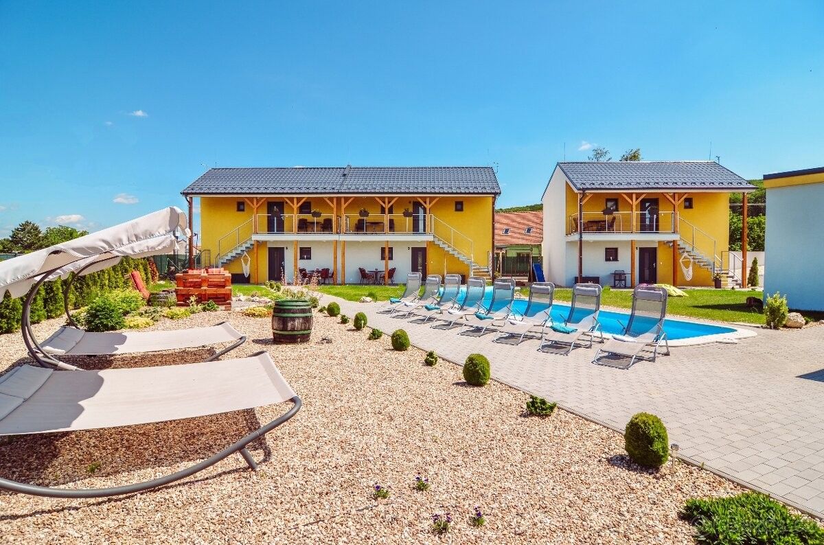 Restaurace, Milovice u Mikulova, 691 88