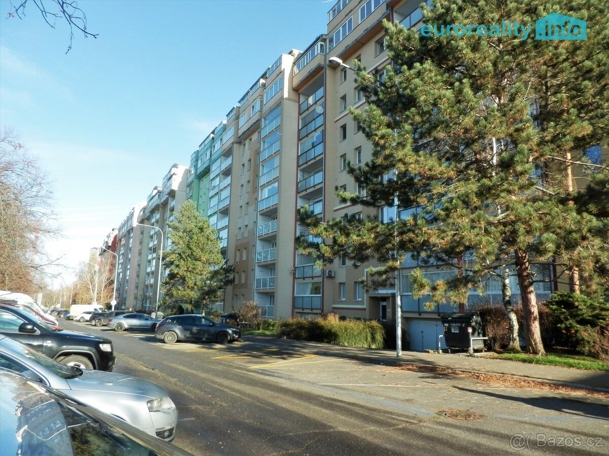 Byty, Praha, 199 00