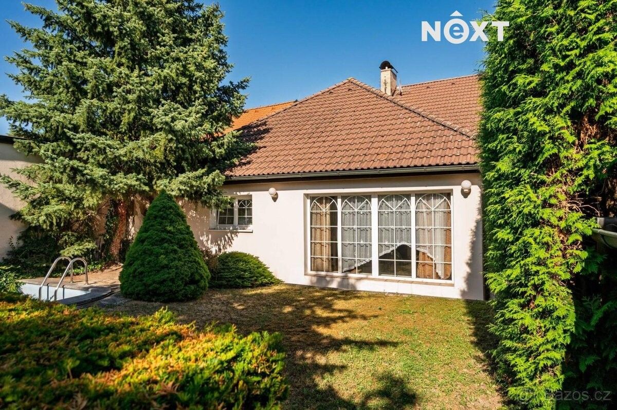 Rodinné domy, Mochov, 250 87