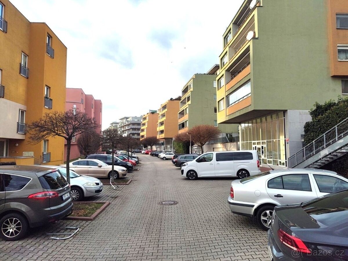 1+kk, Praha, 181 00, 33 m²