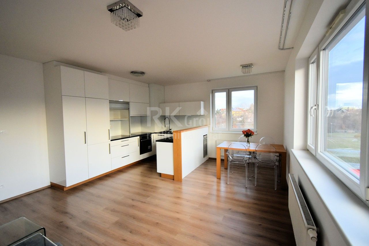 3+kk, U Hostavického potoka, Praha, 75 m²